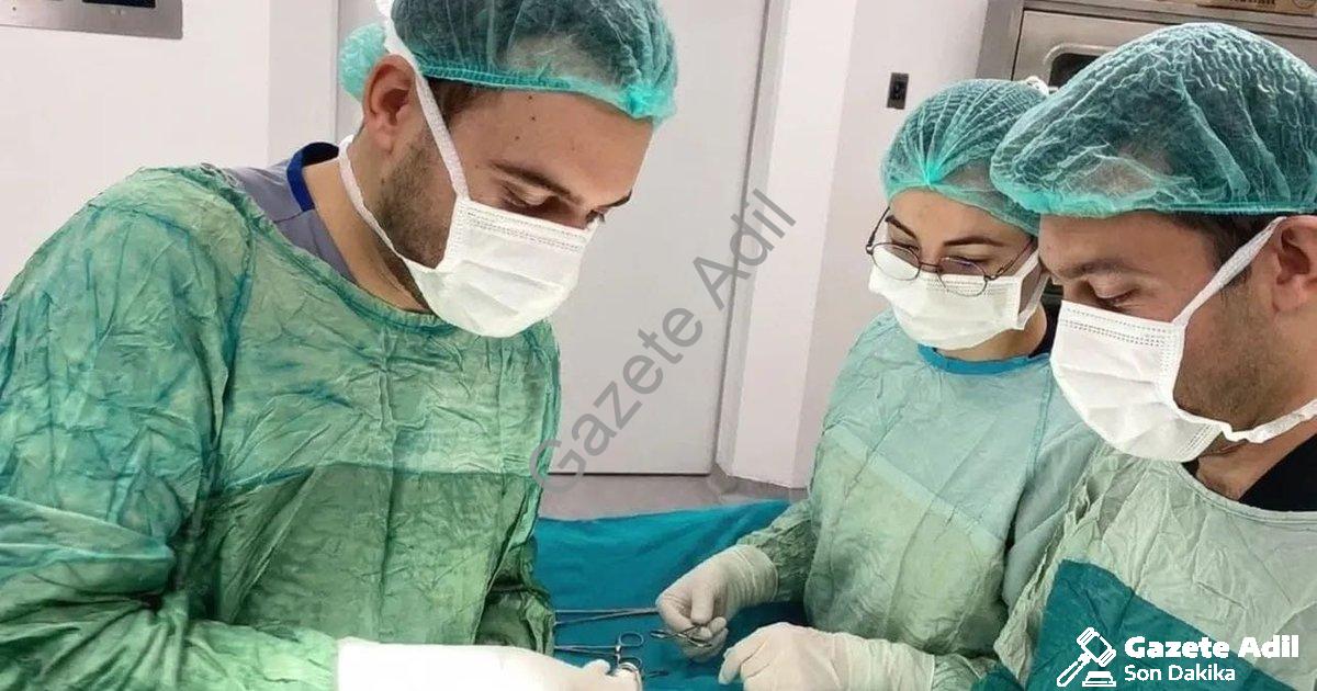 "Şuhut Devlet Hastanesi'nde Yama Yöntemiyle Fıtık Ameliyatı Başarısı" başlıklı haber için fotorealis